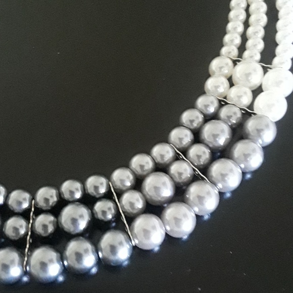 Classy Faux Pearl Set - Picture 3 of 4